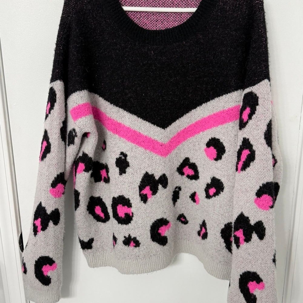LA MIEL Black and Pink Crew Neck Sweater with Leopard Print